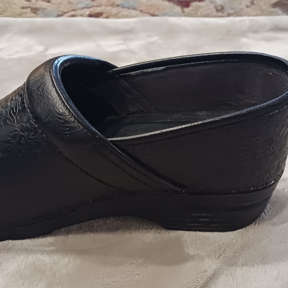 Dansko size 41 clogs - Picture 3 of 9